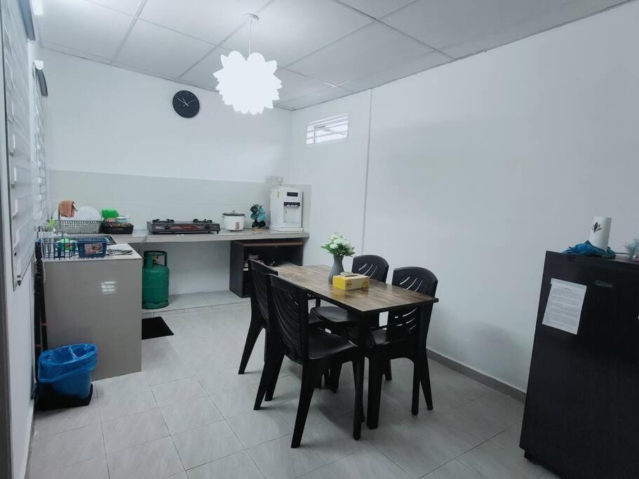 Casa Aira Cozy & Comfy Home Kampong Kepayang Kültér fotó